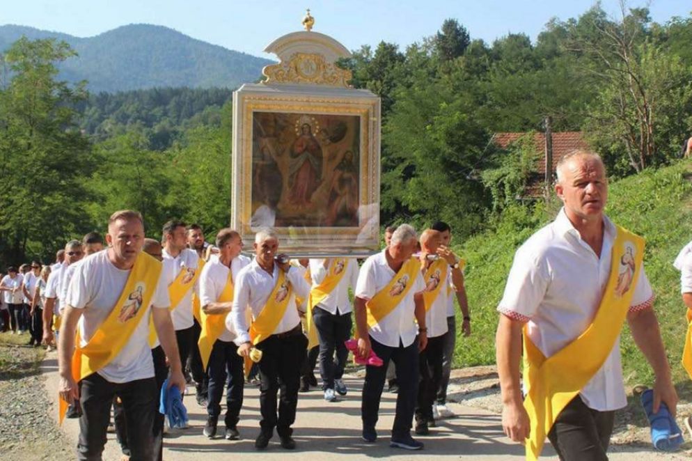 Una processione mariana nell'arcidiocesi di Sarajevo - Vrhbosanska nadbiskupija