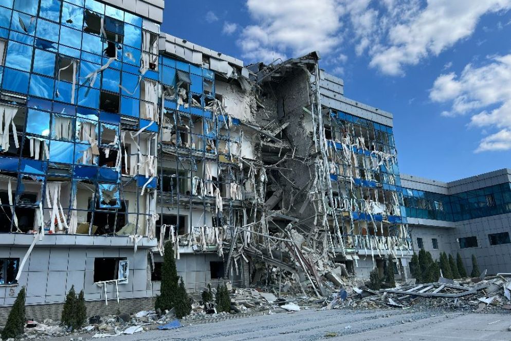 A Kharkiv la sede della ong svizzera Fsd, impegnata nello sminamento, devastata da un missile russo - Gambassi