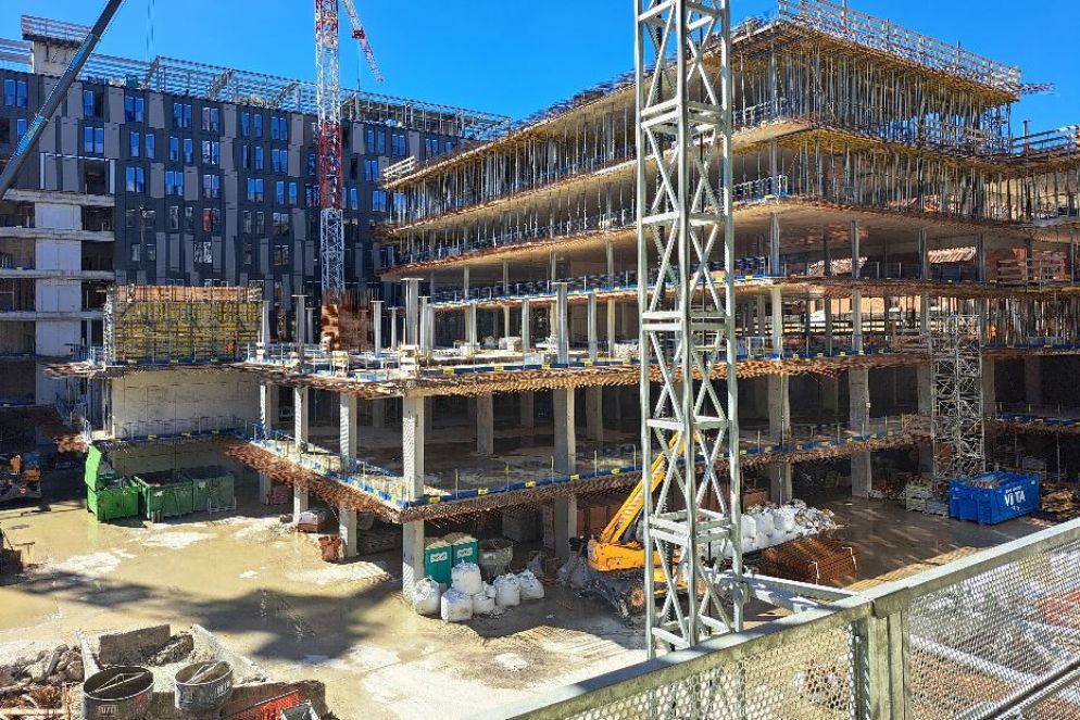 Lo stato attuale di avanzamento dei lavori nel cantiere, in pieno centro, a Milano - .