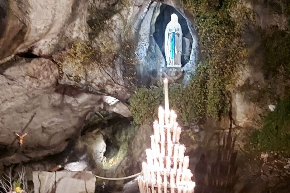 La Grotta di Massabielle - .