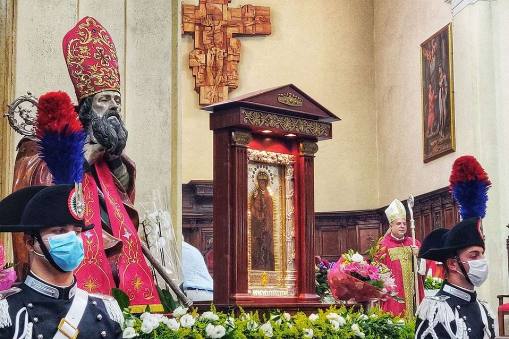L'effigie della Madonna di Capocolonna - Facebook - arcidiocesi di Crotone-Santa Severina