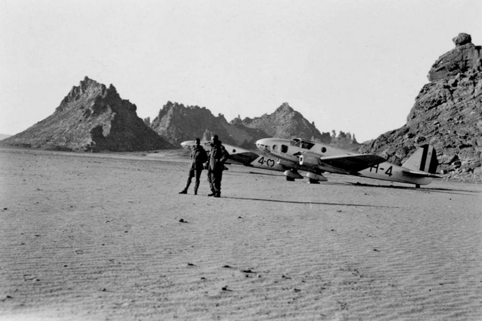 Due Caproni Ghibli delle sezioni avio delle Compagnie Sahariane di Murzuk e Hon nel Gebel Eghei - Ufficio Storico Aeronautica Militare