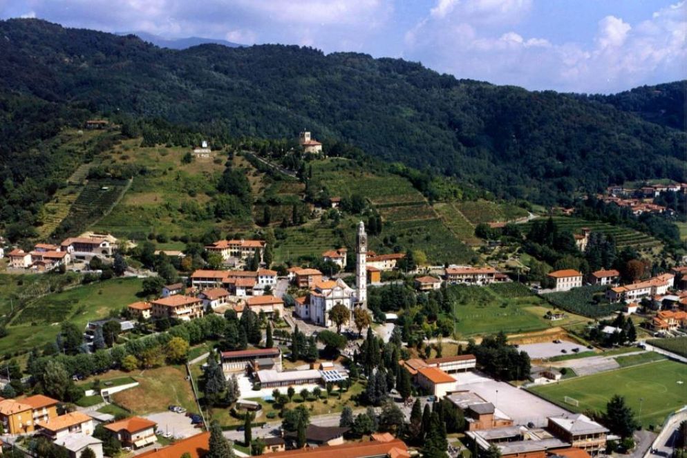 Sotto il Monte (Bergamo): veduta panoramica del paese natale di Giovanni XXIII - foto Ansa