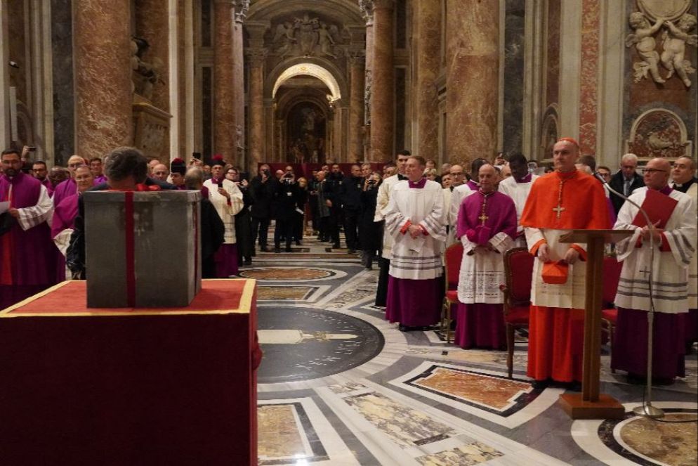 La ricognizione della Porta Santa della Basilica di San Pietro in vista del Giubileo 2025 - Palmucci