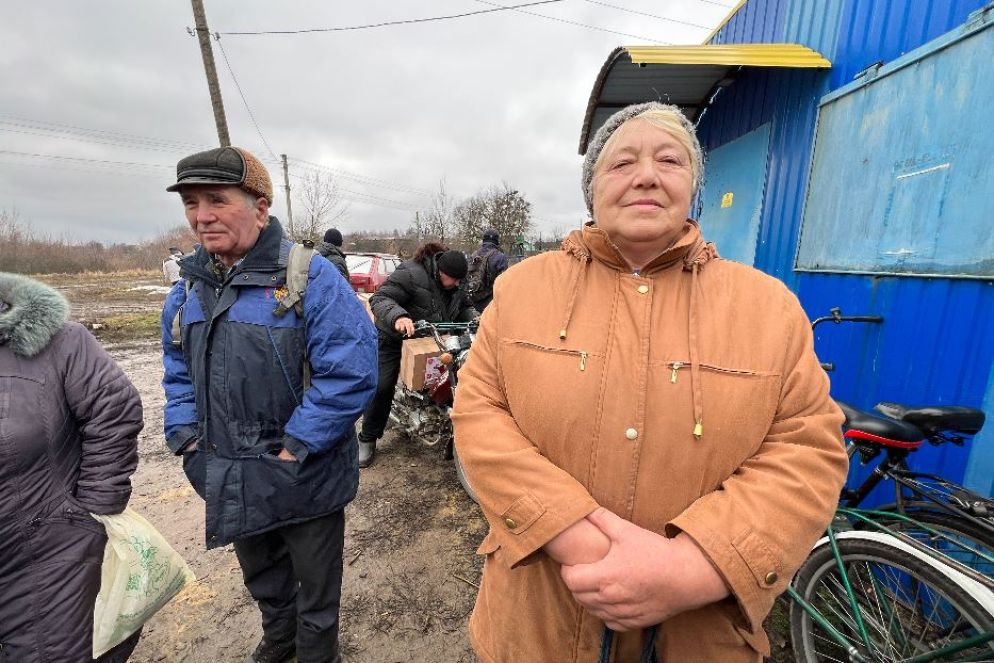 Zinaida Posturna Borisivna, 68 anni, che ha scelto di restare nel villaggio di Moskovka lungo la linea del fronte a Kupiansk - Gambassi