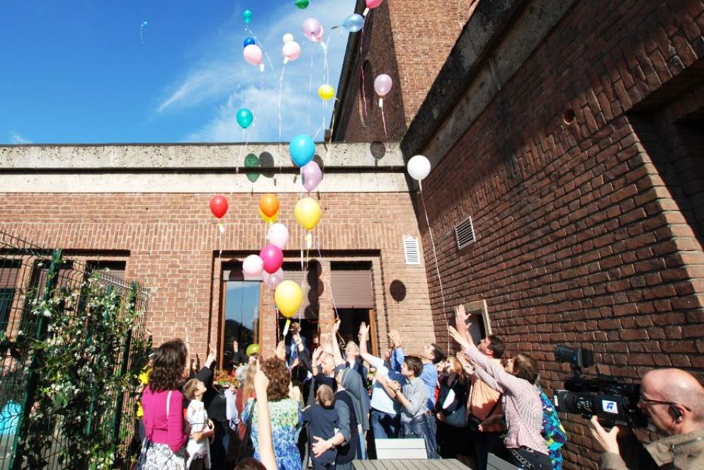 Palloncini in cielo per l'inaugurazione di una nuova residenza
