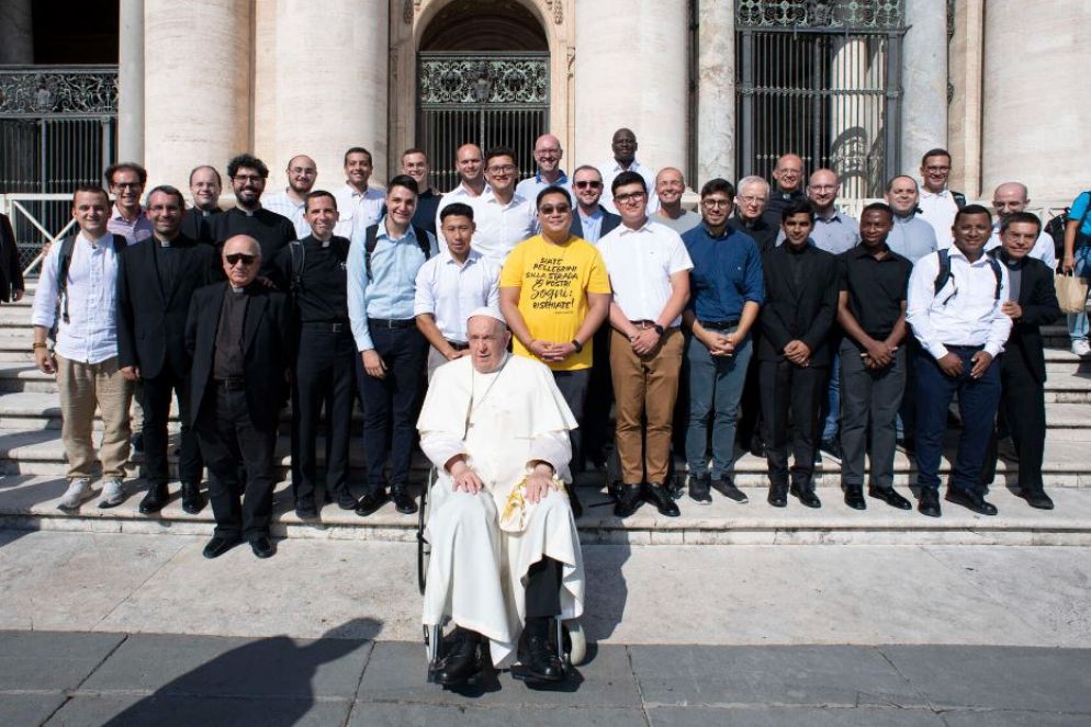Foto di gruppo del Papa con i seminaristi da tutta Italia - Vatican Media