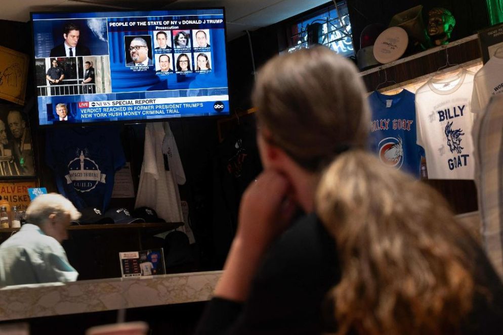 Sostenitori di Trump in un bar a Chicago - ANSA