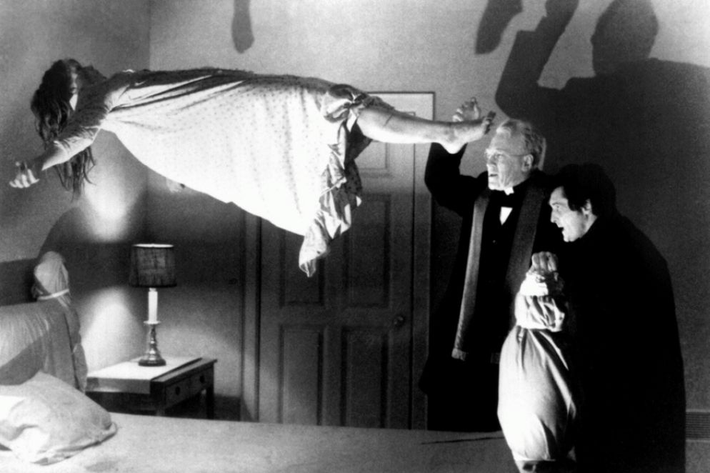Una scena del celebre film "L'esorcista" di William Friedkin