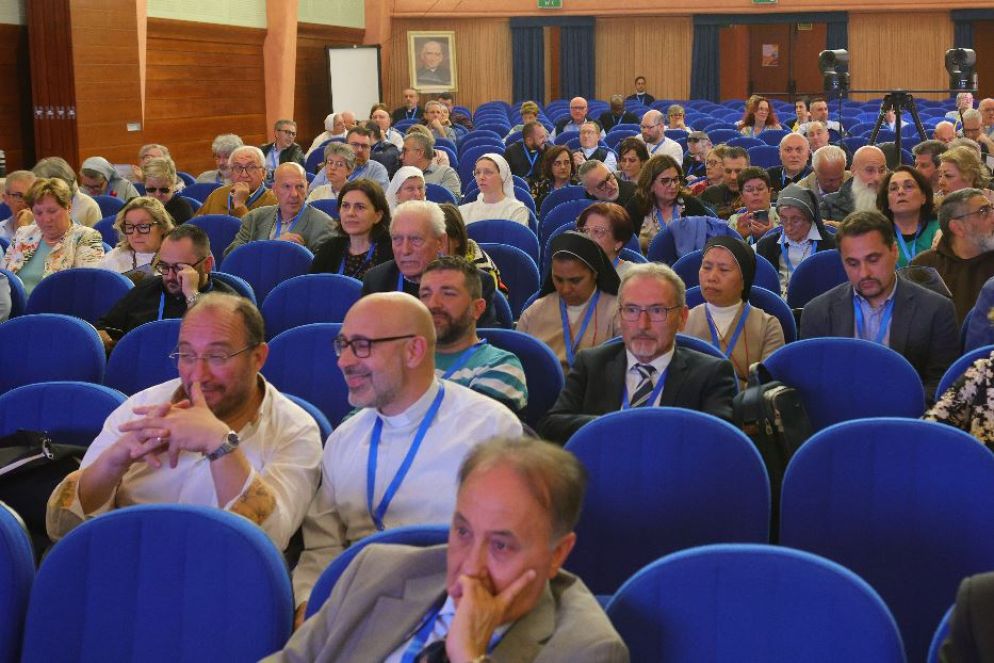 La platea del convegno di Verona prima dell'inizio della sessione plenaria di apertura - GF