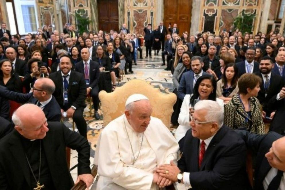 L'udienza del Papa con i medici di Somos Community Care - Foto Vatican Media