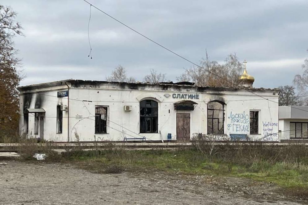 La stazione ferroviaria di Slatyne distrutta negli scontri - Gambassi