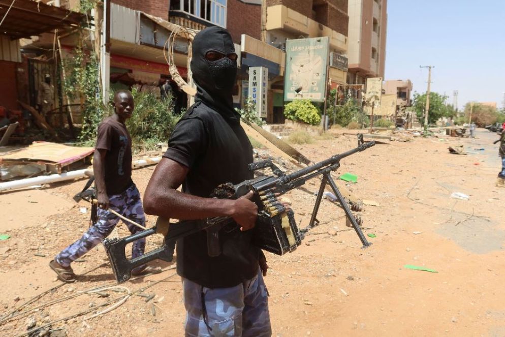 Miliziani a Omdurman, la città "gemella" lungo il Nilo della capitale Khartum - Reuters