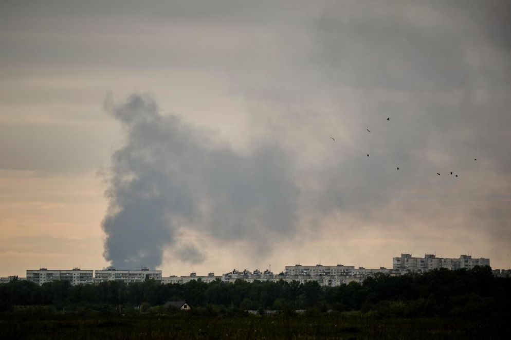 La colonna di fumo di un bombardamento russo a Kharkiv - Ansa