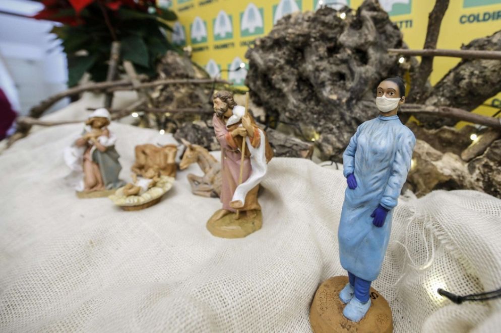 Un presepe al tempo del Covid con le statuine "mascherate" - Ansa