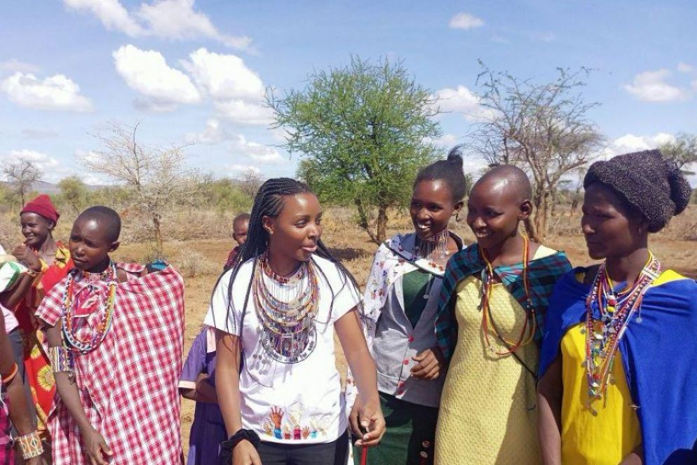Mary nel suo villaggio in Kenya - .