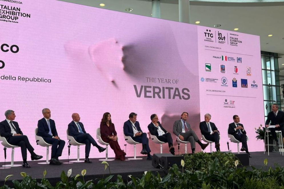 Il convegno di apertura del 61esimo Ttg Travel Experience di Rimini con la ministra del Turismo, Daniela Santanchè, e i rappresentanti delle principali organizzazioni di settore - Ansa