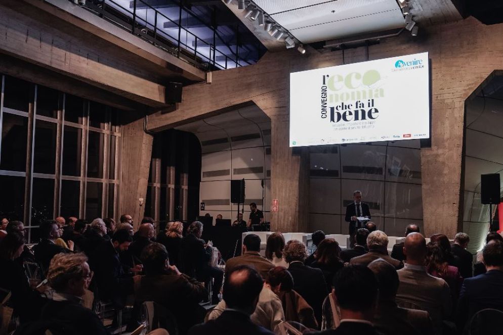 Il direttore di Avvenire, Marco Girardo all'apertura del convegno «L'economia che fa il Bene» Inclusione, innovazione e sviluppo per essere al servizio dell'uomo. - © Carmelo Farini photography