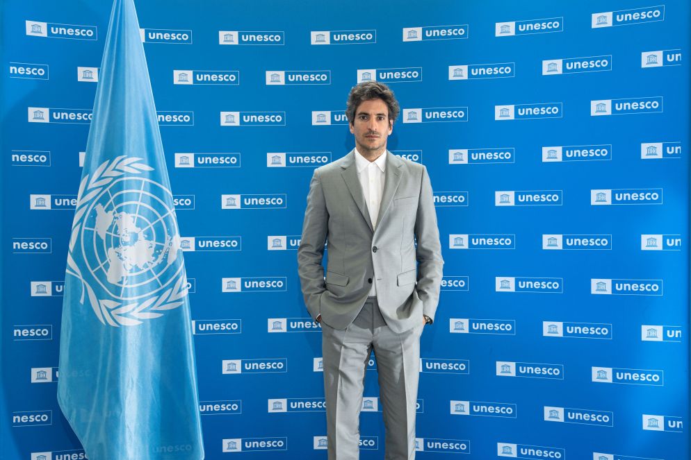 Lorenzo Bertelli, a capo della responsabilità sociale del Gruppo Prada, nella sede parigina dell'Unesco