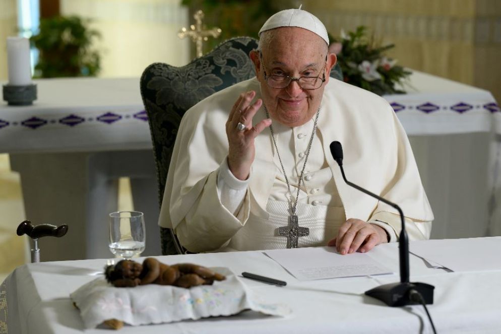 Il Papa durante l'Angelus dalla Cappella di Casa Santa Marta - Vatican Media