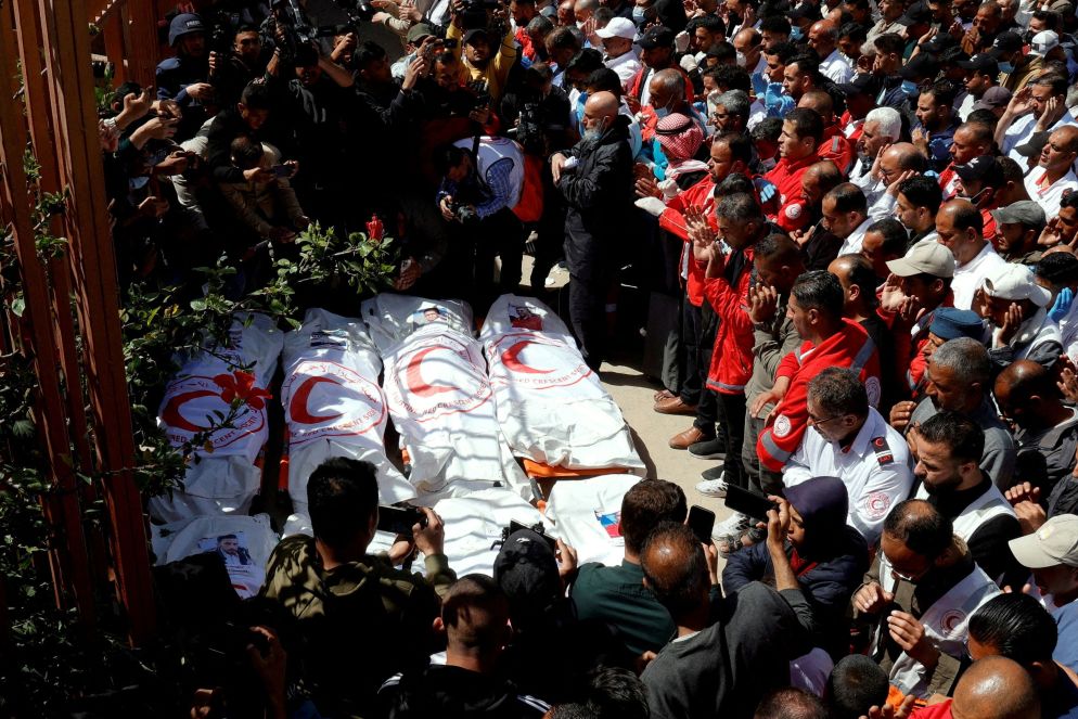 Il funerale dei paramedici uccisi a Rafah - Reuters