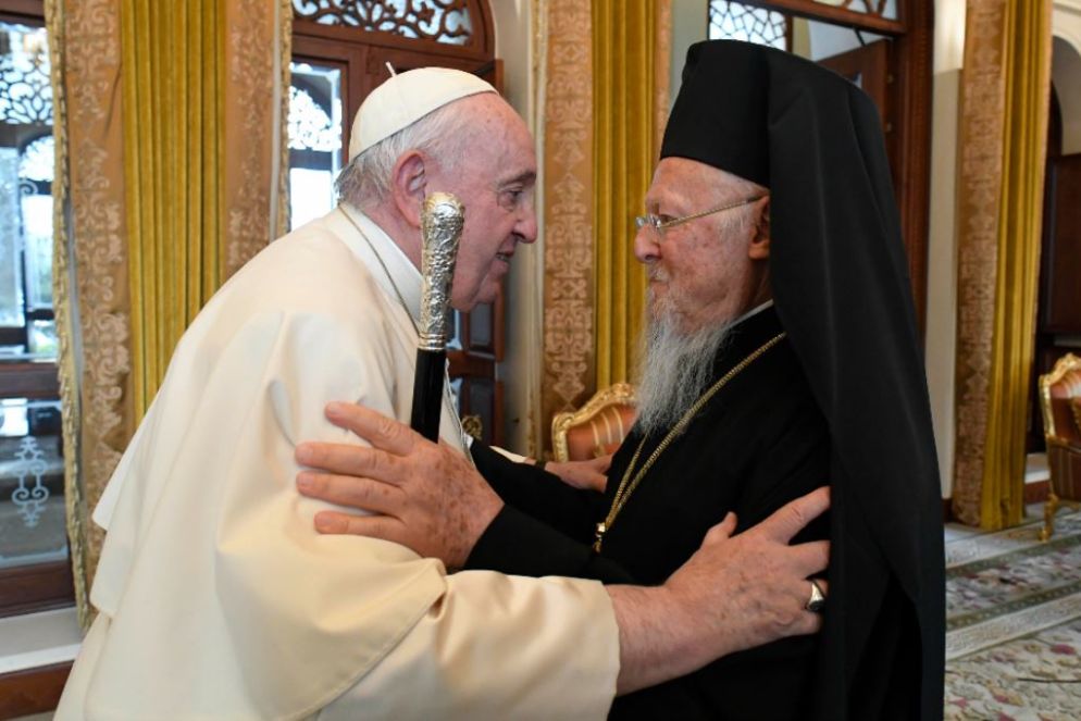 Papa Francesco con il Patriarca Bartolomeo - Ansa / Vatican Media