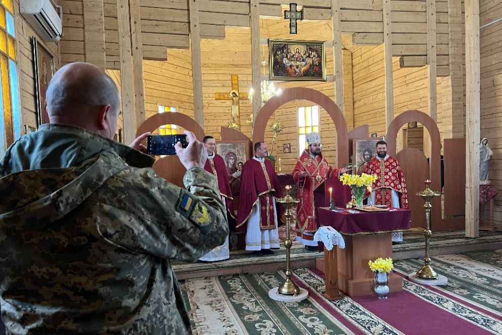 Il vescovo Maksym Ryabukha nella parrocchia greco-cattolica di Kramatorsk - Gambassi