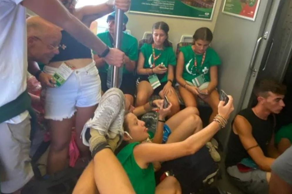 Il momento del Be real sul treno per Lisbona - Foto Gastaldi