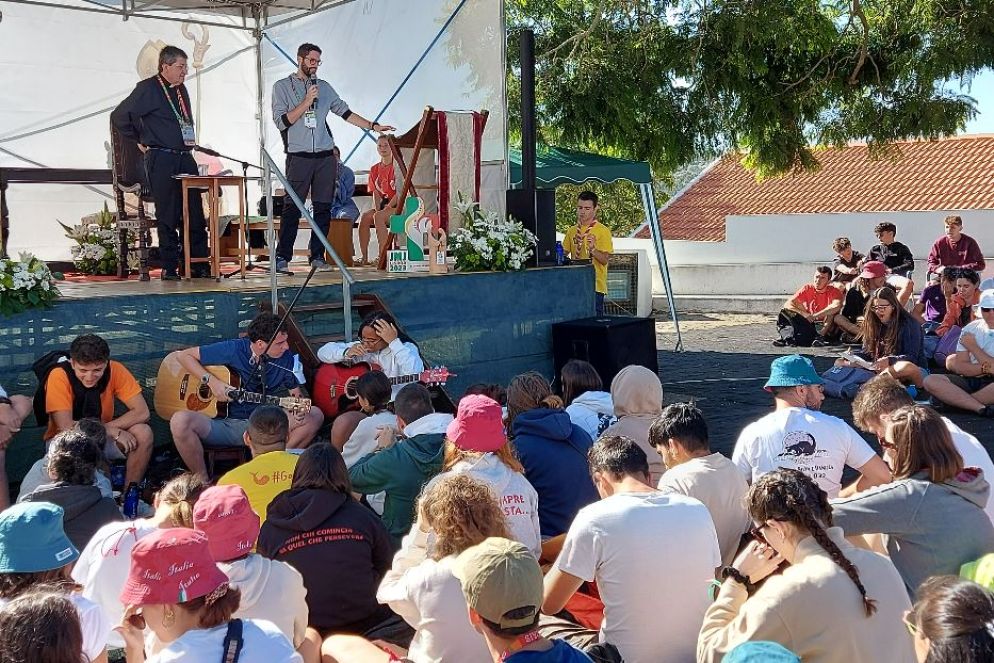 Il cardinale Betori con i ragazzi della diocesi di Firenze a Santo Isidoro