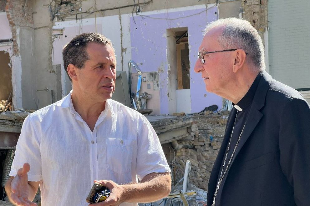 Il cardinale Parolin nell'ospedale pediatrico di Kiev bombardato l'8 luglio 2024 - Gambassi