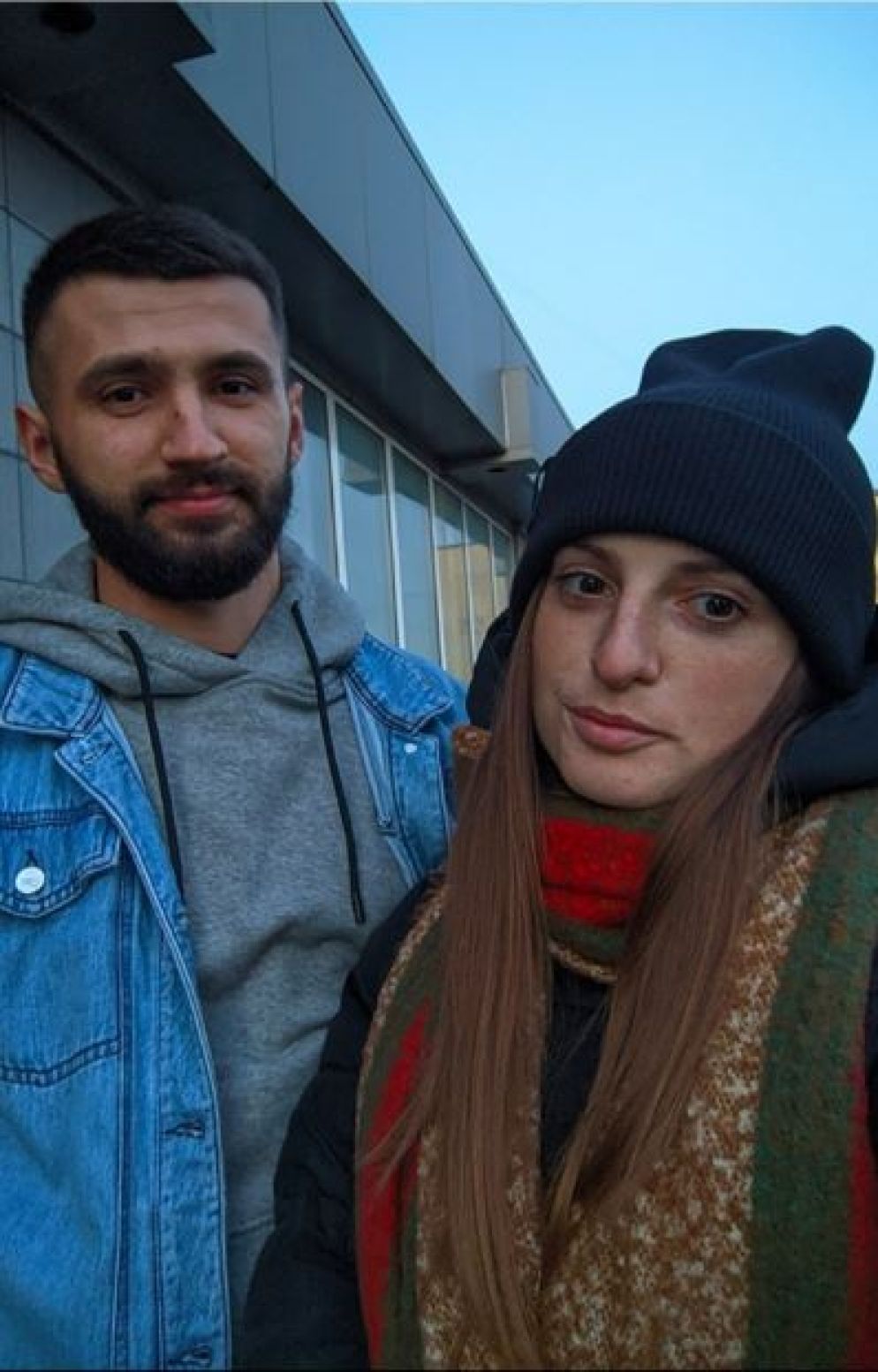 Alla Didenko con il fidanzato Oleksiy, militare catturato due anni fa dopo la caduta di Mariupol in mano russa - Associazione difensori Azovstal