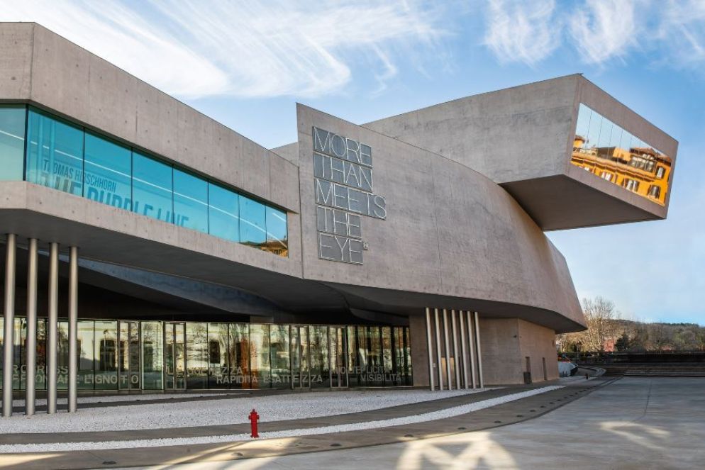 Veduta esterna del MAXXI, Roma, progettato da Zaha Hadid - © Guido Caltabiano