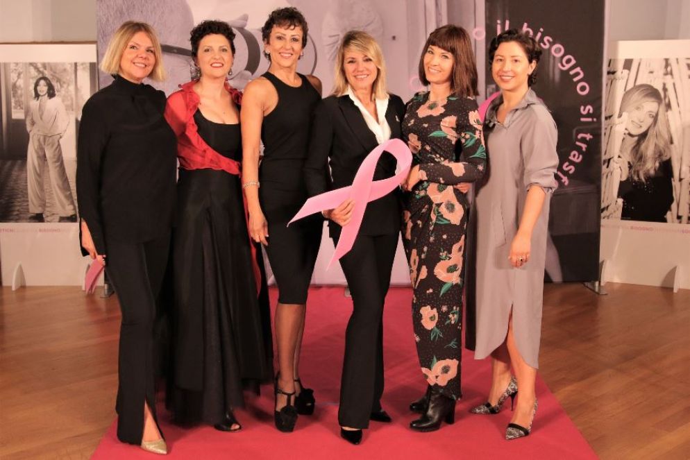 Giusy Ciambertone e alcune modelle del calendario - Tricostarc e Fondazione Prometeus