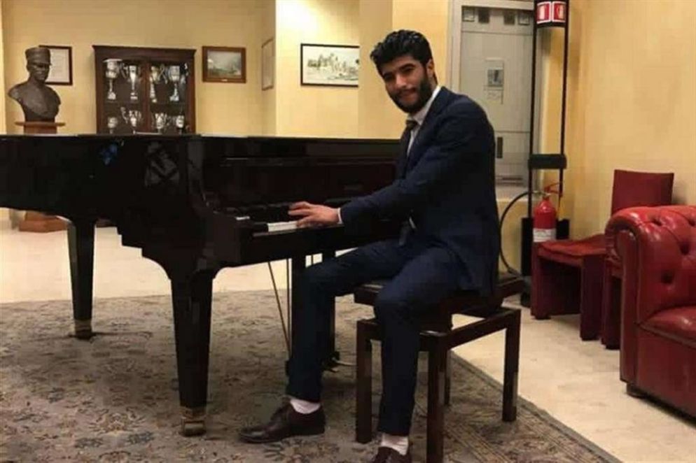 Abdurahman al-Milad, detto Bija, all'interno di un circolo ufficiali a Roma