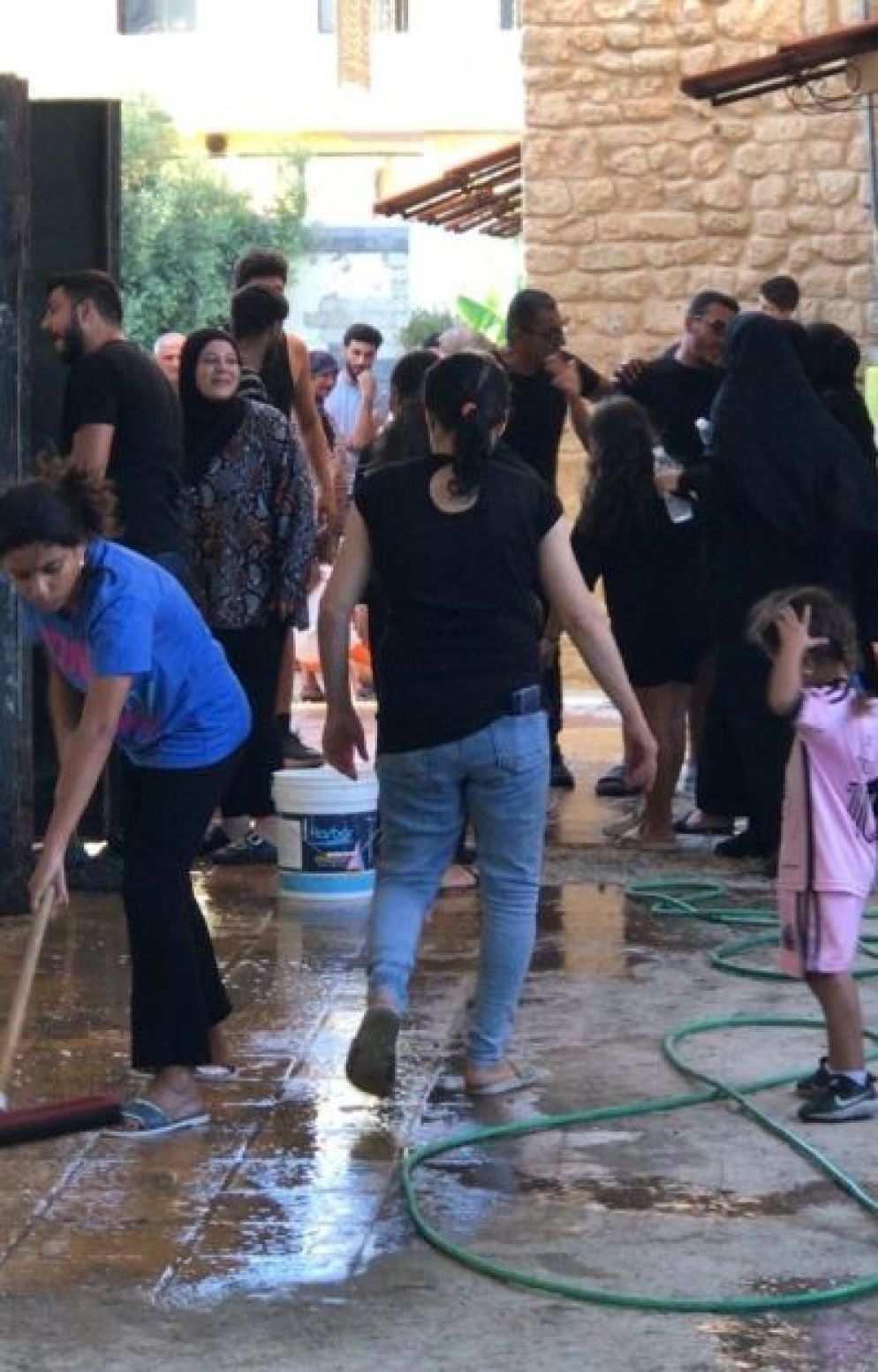 L'improvvisato accampamento di profughi nel convento di Tiro - undefined