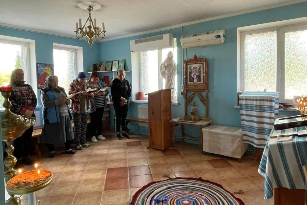 Una delle sue ultime Messe greco-cattoliche a Vilcha prima che il villaggio ucrainovenisse assediato dairussi e la chiesa bombardata - Avvenire