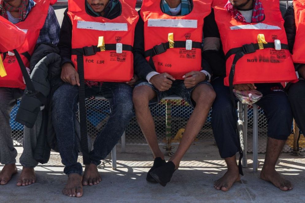 I migranti hanno sempre bisogno d vestiti nuovi, puliti e asciutti - Emergency