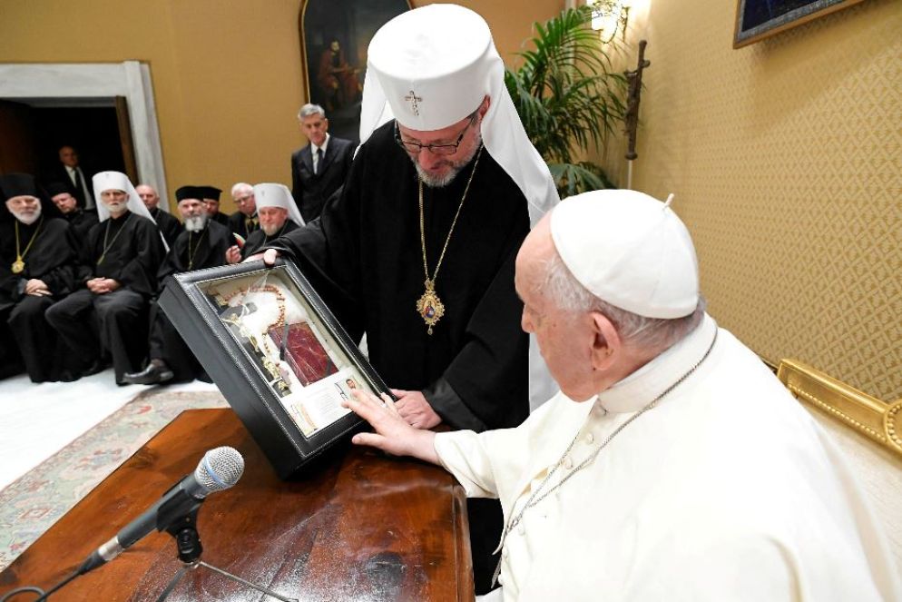 Papa Francesco con il capo della Chiesa greco-cattolica ucraina, l'arcivescovo maggiore Sviatoslav Shevchuk - Vatican Media