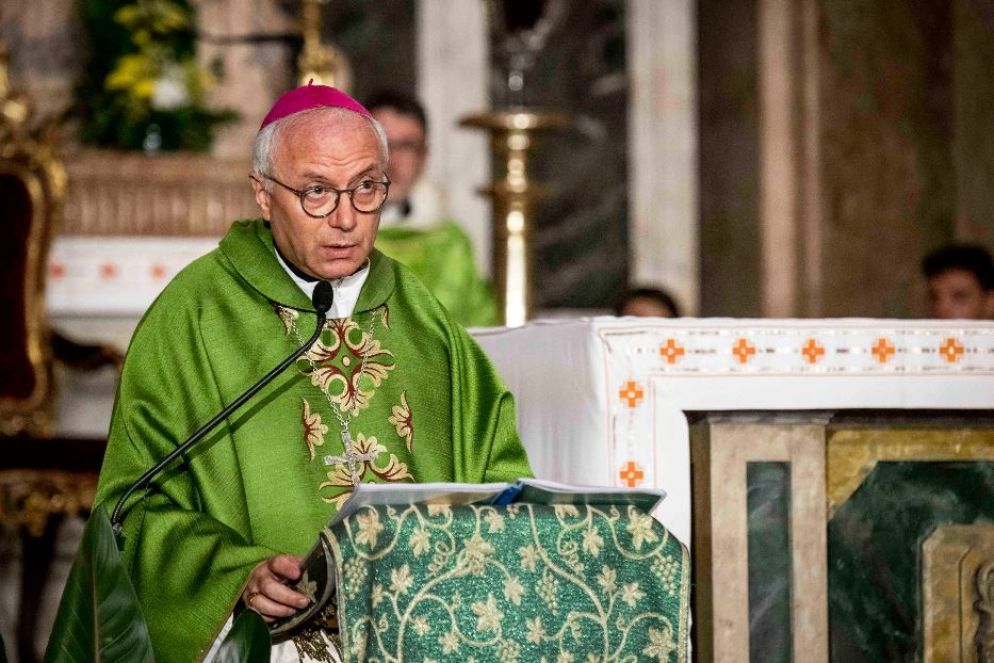 Il segretario generale della Cei ha celebrato la prima Messa con gli italiani alla Gmg di Lisbona - Agenzia Romano Siciliani