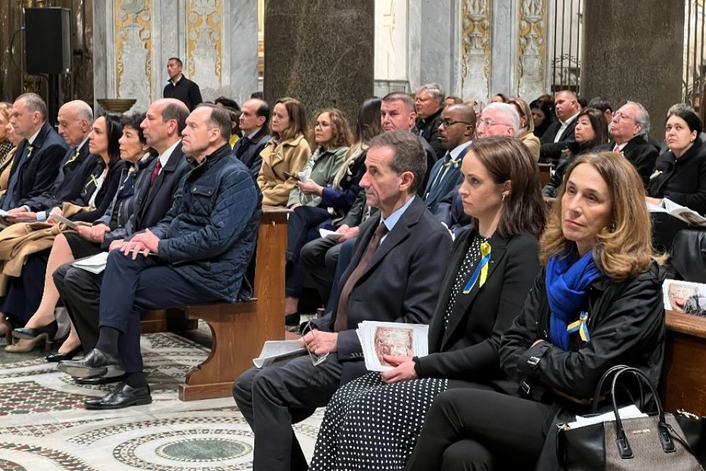 La Messa per la pace presieduta dal cardinale Zuppi nella Basilica di Santa Maria in Trastevere a Roma - Gambassi