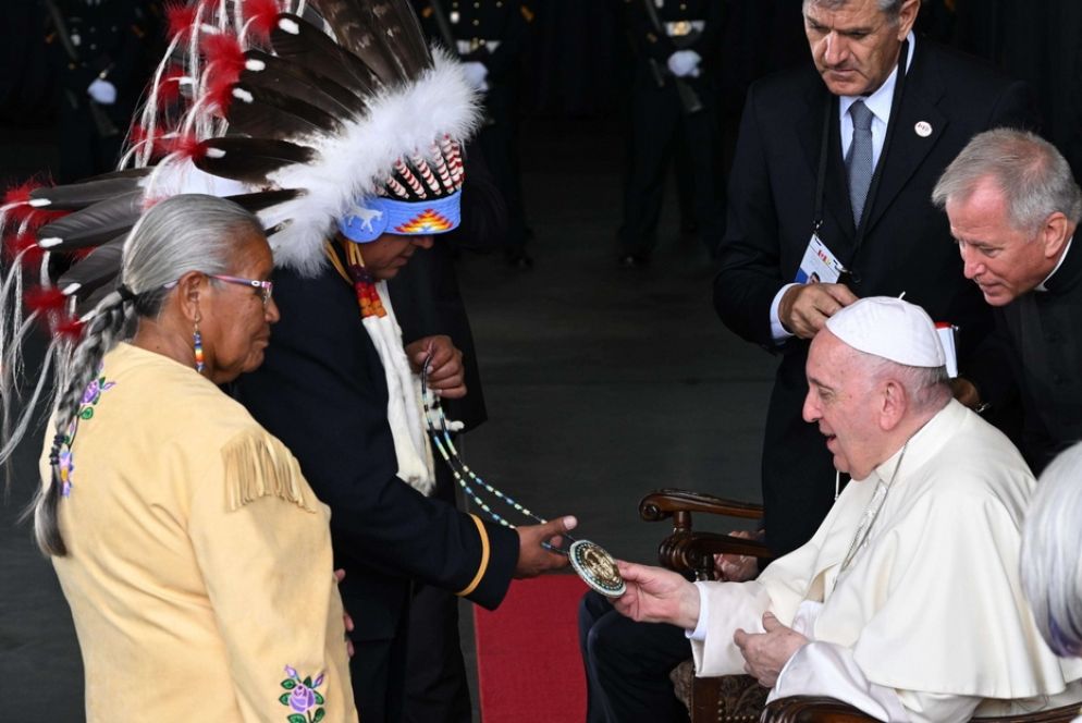 Papa Francesco incontra i nativi a Edmonton - Ansa
