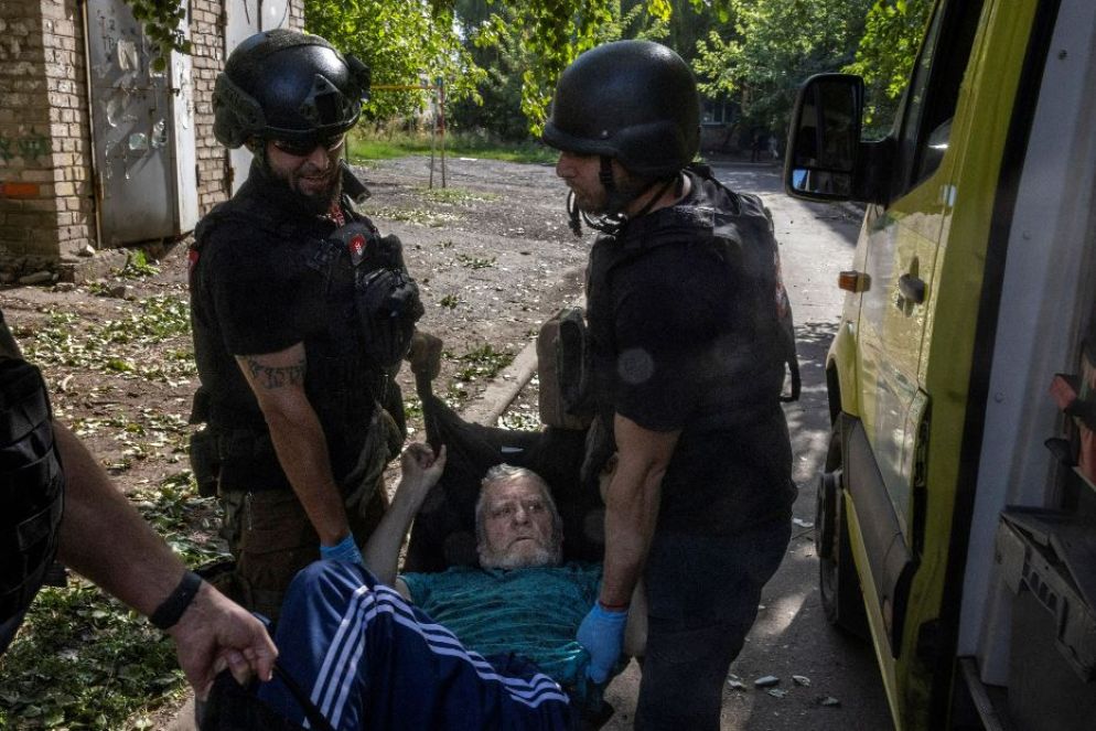 L'evacuazione scattata nella città di Pokrovsk verso cui avanza l'esercito russo nella regione di Donetsk - Reuters