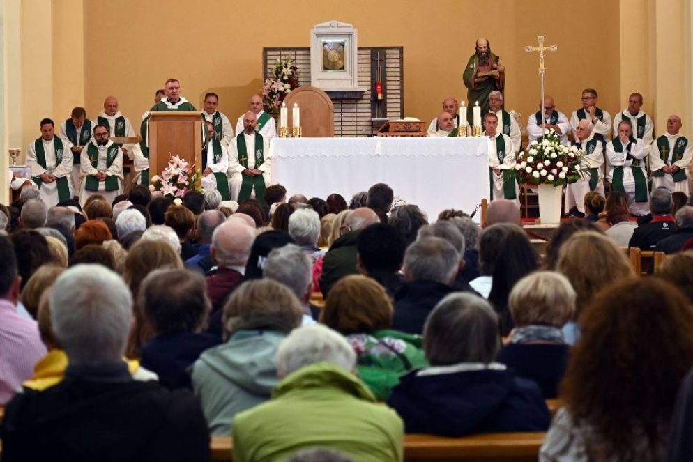 Una celebrazione nella parrocchia di San Giacomo - Ansa