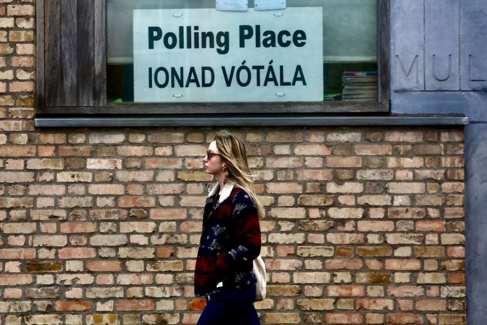 Un seggio per il referendum dell'8 marzo - Ansa