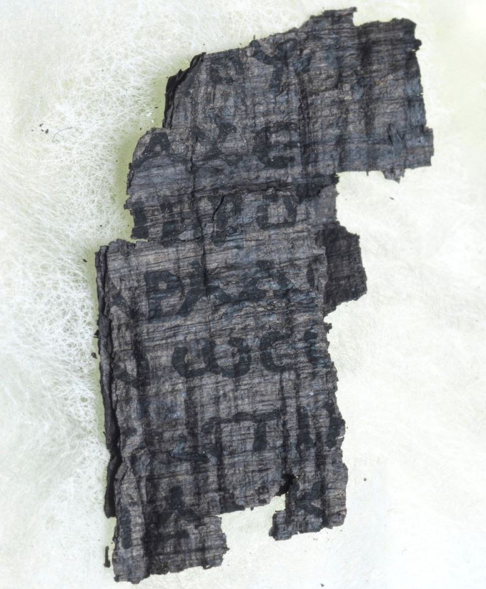 Frammento di uno dei rotoli - Andrew Brookes AB Still LTD