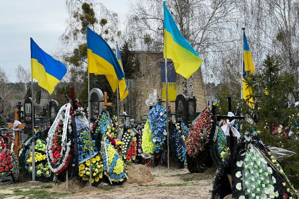 Il “sacrario degli eroi” nel cimitero di Bucha che rende omaggio a chi ha difeso la cittadina martire - Gambassi