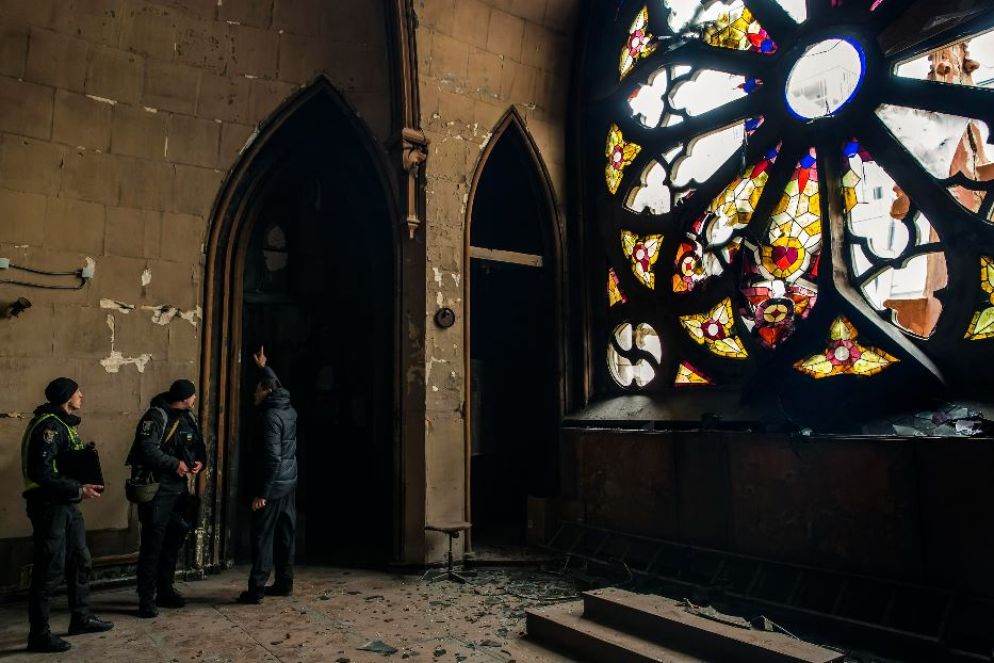 La chiesa cattolica di San Nicola danneggiata durante l'attacco russo nel centro di Kiev del 20 dicembre - Ansa