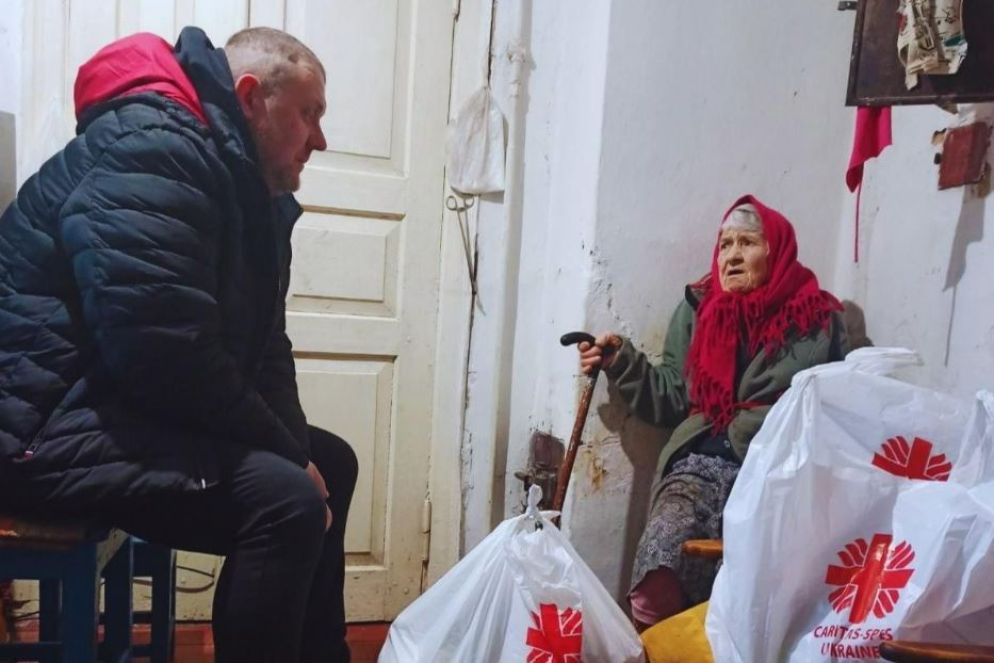Gli operatori di Caritas-Spes fra gli anziani che vivono nei villaggi sotto le bombe - Caritas-Spes