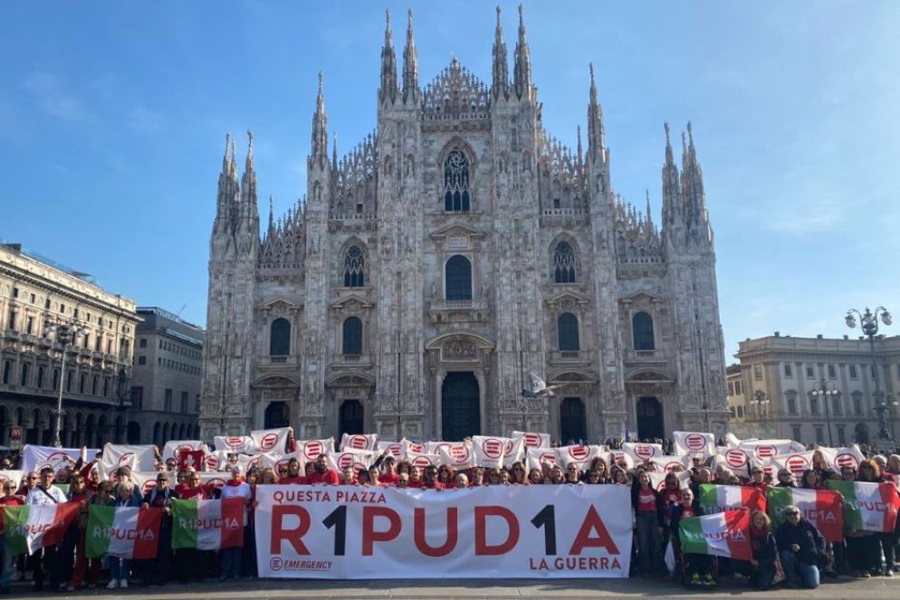 A piazza Duomo a Milano - Emergency