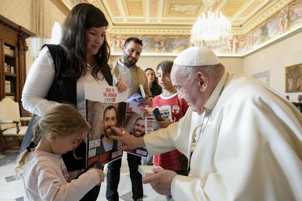 L’udienza di papa Francesco a novembre con gli ex ostaggi israeliani e i familiari dei prigionieri nelle mani di Hamas - Vatican Media-Siciliani